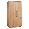 **Moderne Houten Kledingkast met Gestreept Ontwerp**